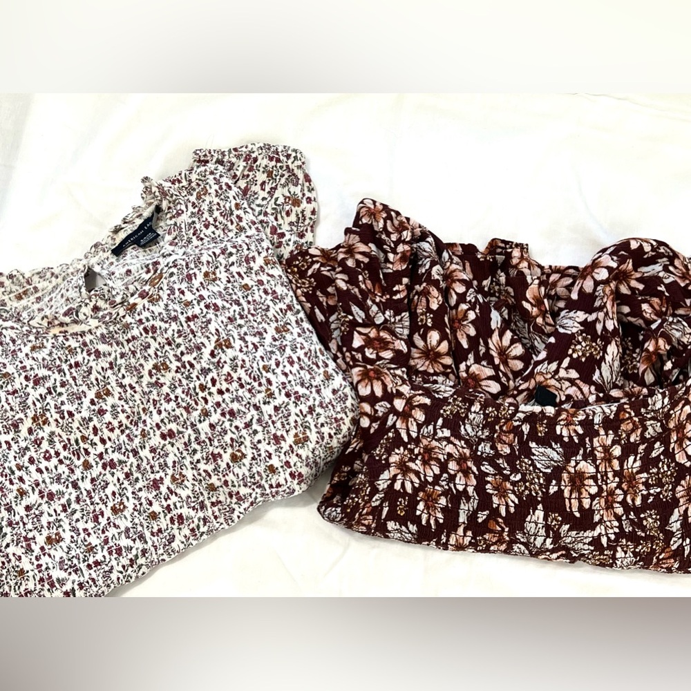 AMERICAN EAGLE WOMENS SZ.MED. DITSY  FLOWER PATTERNS 2 TOPS #86